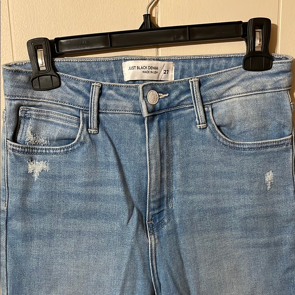 Just Black Denim women’s high waisted Light Blue Jeans. Size 27